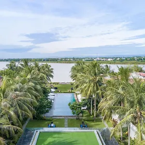 4* Feriested Emerald Riverside